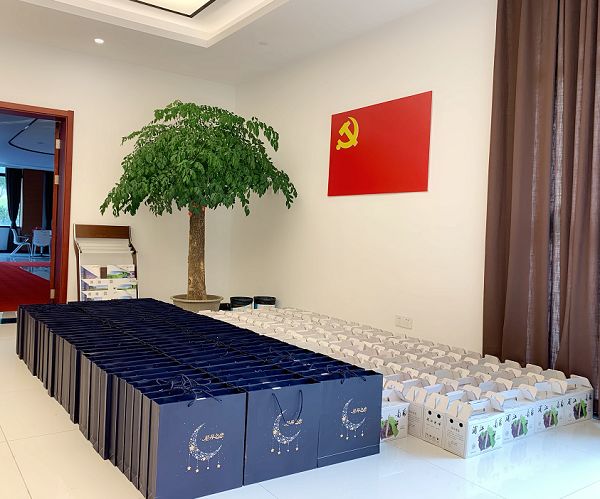 “歡樂中秋，情濃意濃”